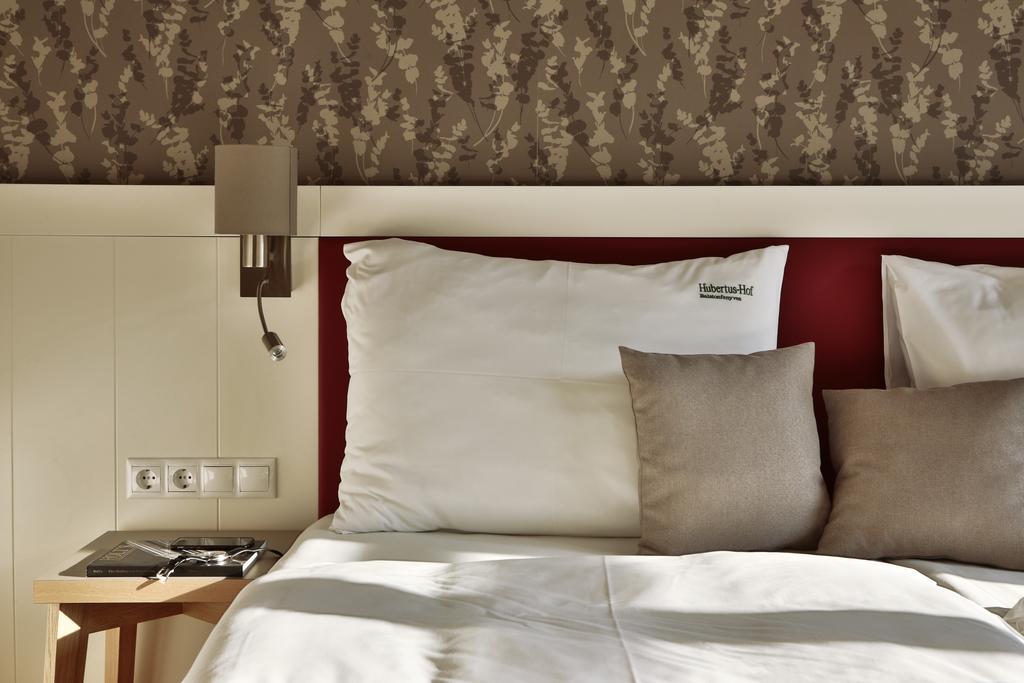 Hubertus Hof Landhotel บาลาตอนเฟนีแวช ห้อง รูปภาพ