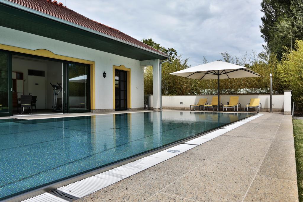 Hubertus Hof Landhotel บาลาตอนเฟนีแวช ภายนอก รูปภาพ
