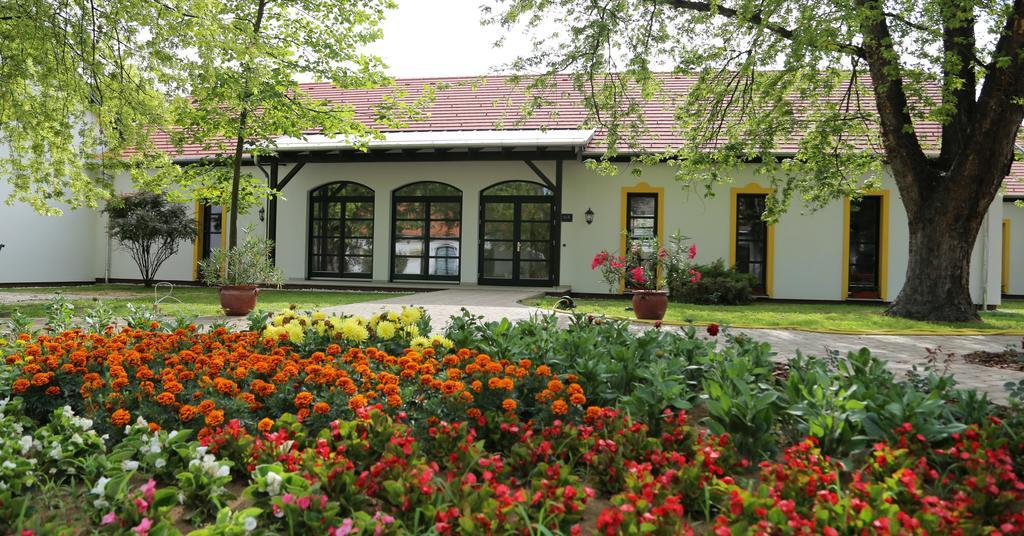 Hubertus Hof Landhotel บาลาตอนเฟนีแวช ภายนอก รูปภาพ