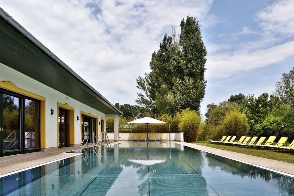 Hubertus Hof Landhotel บาลาตอนเฟนีแวช ภายนอก รูปภาพ