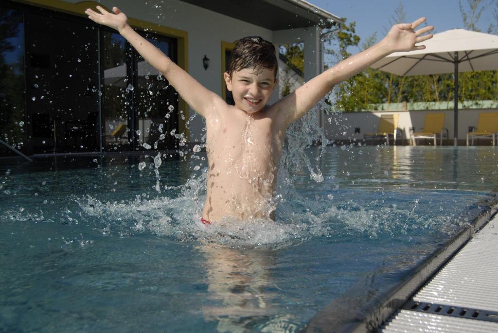 Hubertus Hof Landhotel บาลาตอนเฟนีแวช ภายนอก รูปภาพ